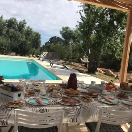 Charming Trulli Ostuni Villa *